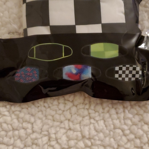 NEW "I Love The 90s" 5pk Face Coverings with Five Different Designs 550 - Picture 2 of 5